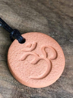 Load image into Gallery viewer, LJ Turtle Aromatherapy &amp; Accessories OM Car Diffuser Gift Set
