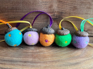 LJ Turtle Aromatherapy & Accessories Set of 5 limited edition acorns & 5 ml Spring Spring Mitigomin | Special Edition | Cycle of Ceremonies Fundraiser | Felted Diffuser Acorns
