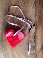 Load image into Gallery viewer, LJ Turtle Aromatherapy Felted Heart | Red &amp; Pink | Aromatherapy Diffuser
